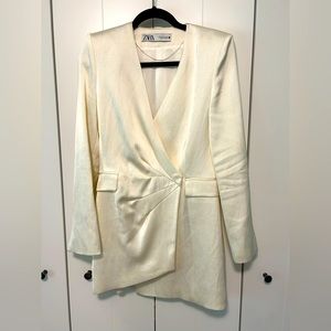 Gorgeous white silk blazer dress from Zara. Only worn once!